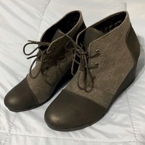 Pierre Dumas Size 8 Wedge Booties Black & Grey